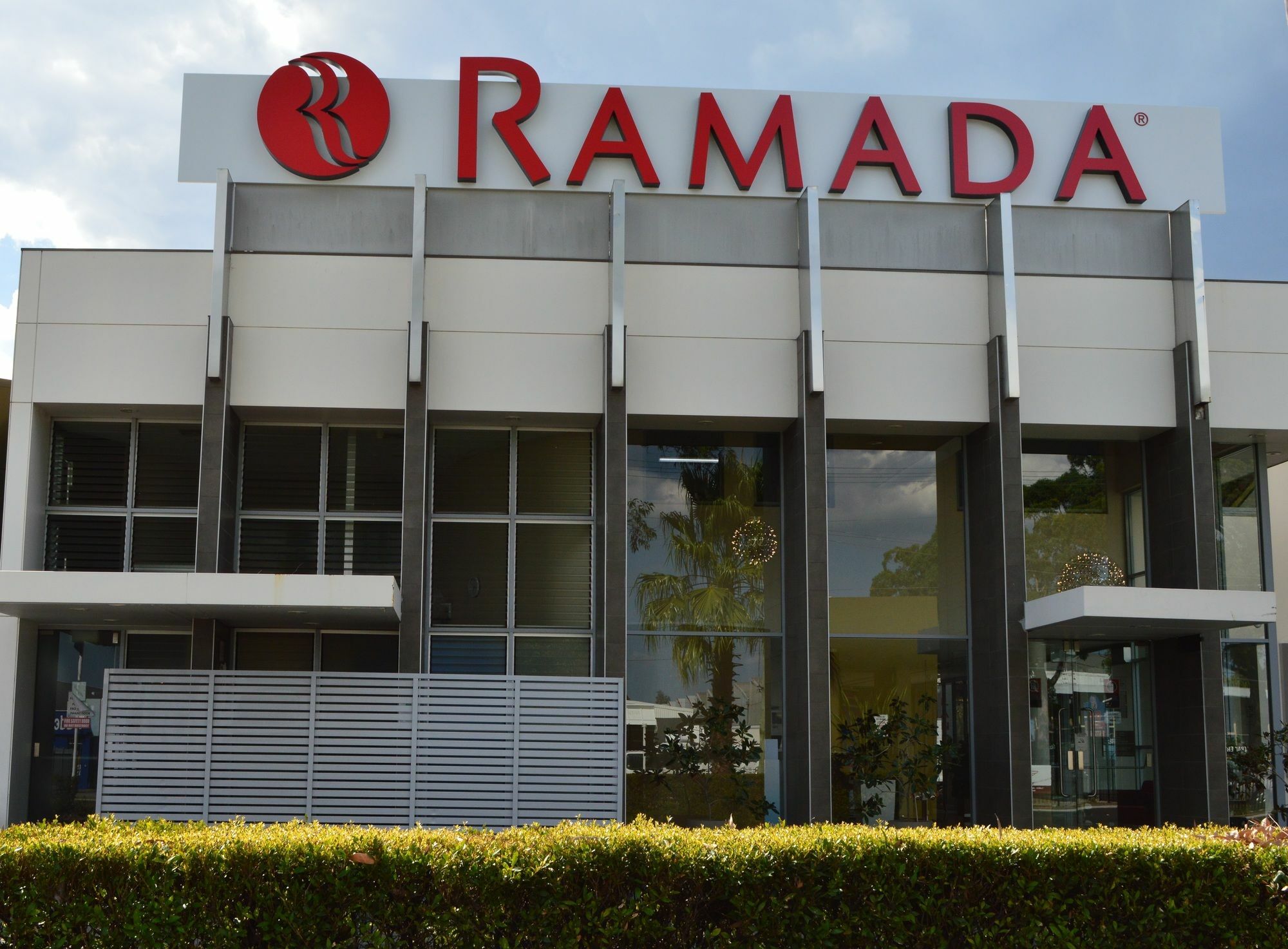 Ramada Hotel & Suites By Wyndham Cabramatta Kültér fotó